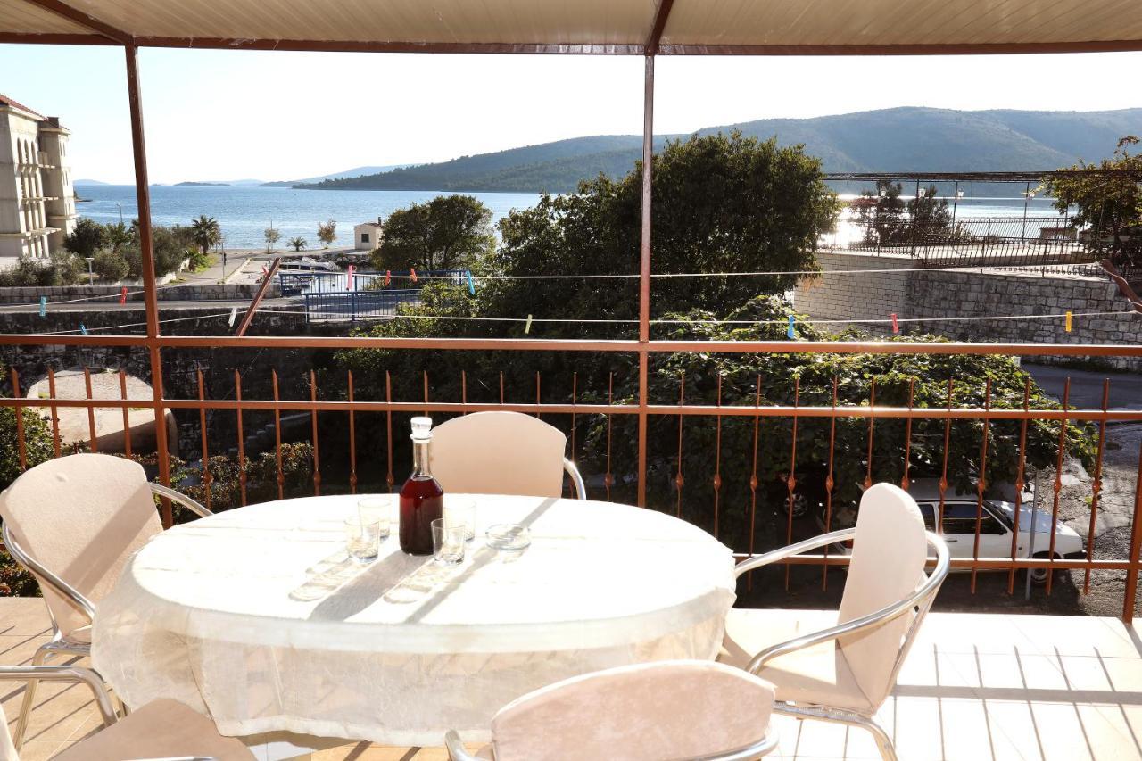 Apartman Gilan Seget Vranjica Exterior foto
