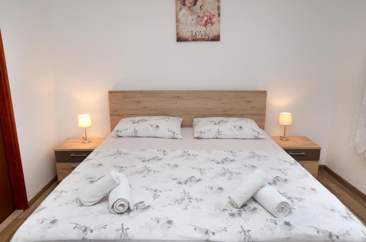Apartman Gilan Seget Vranjica Exterior foto