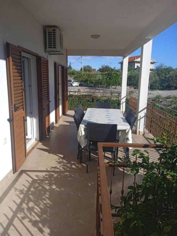 Apartman Gilan Seget Vranjica Exterior foto